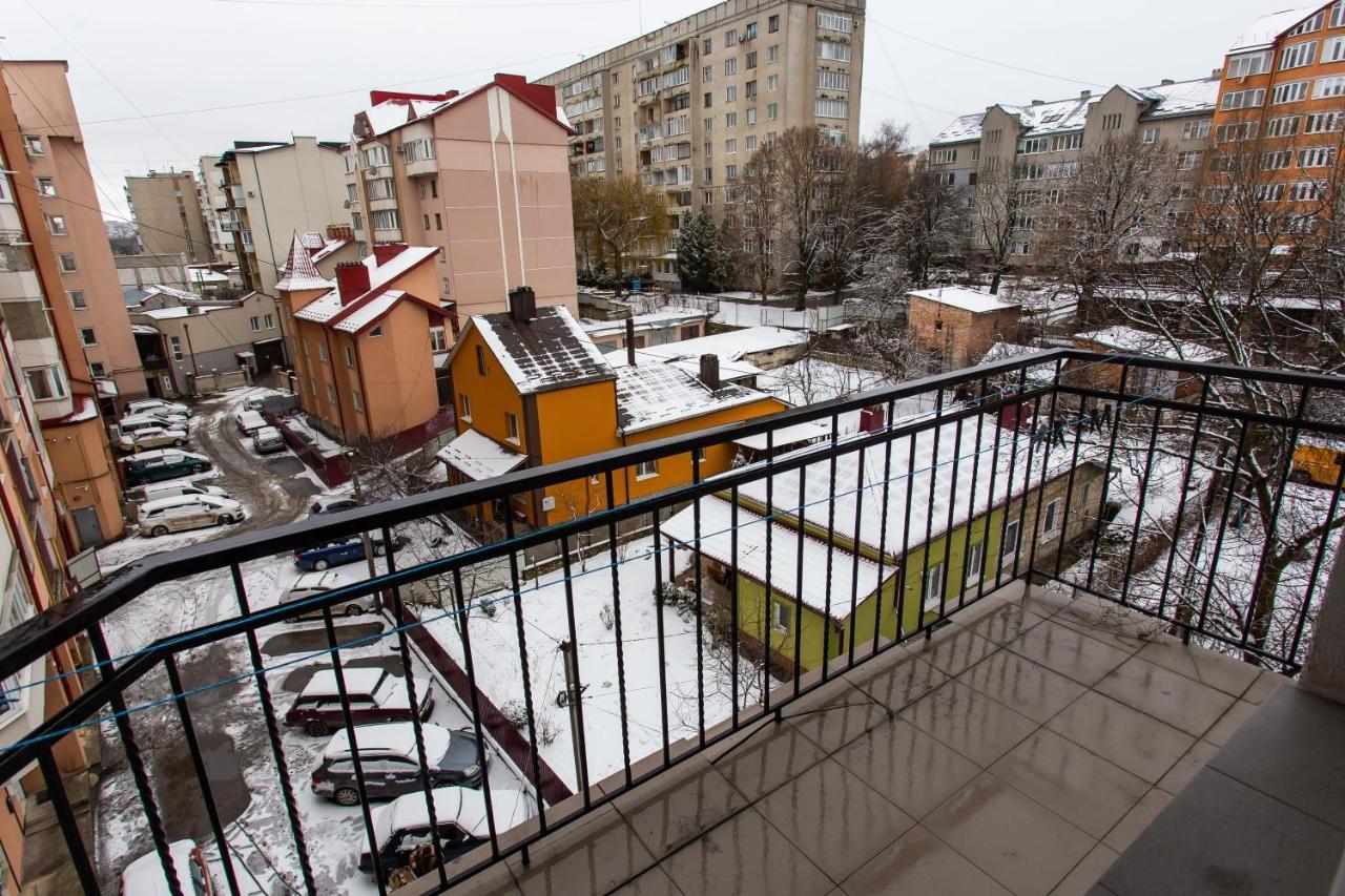 Подобово В Центрі Поряд Жд Ternopil Exterior foto